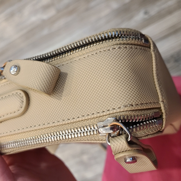 Lacoste Crossbody - Picture 4 of 13